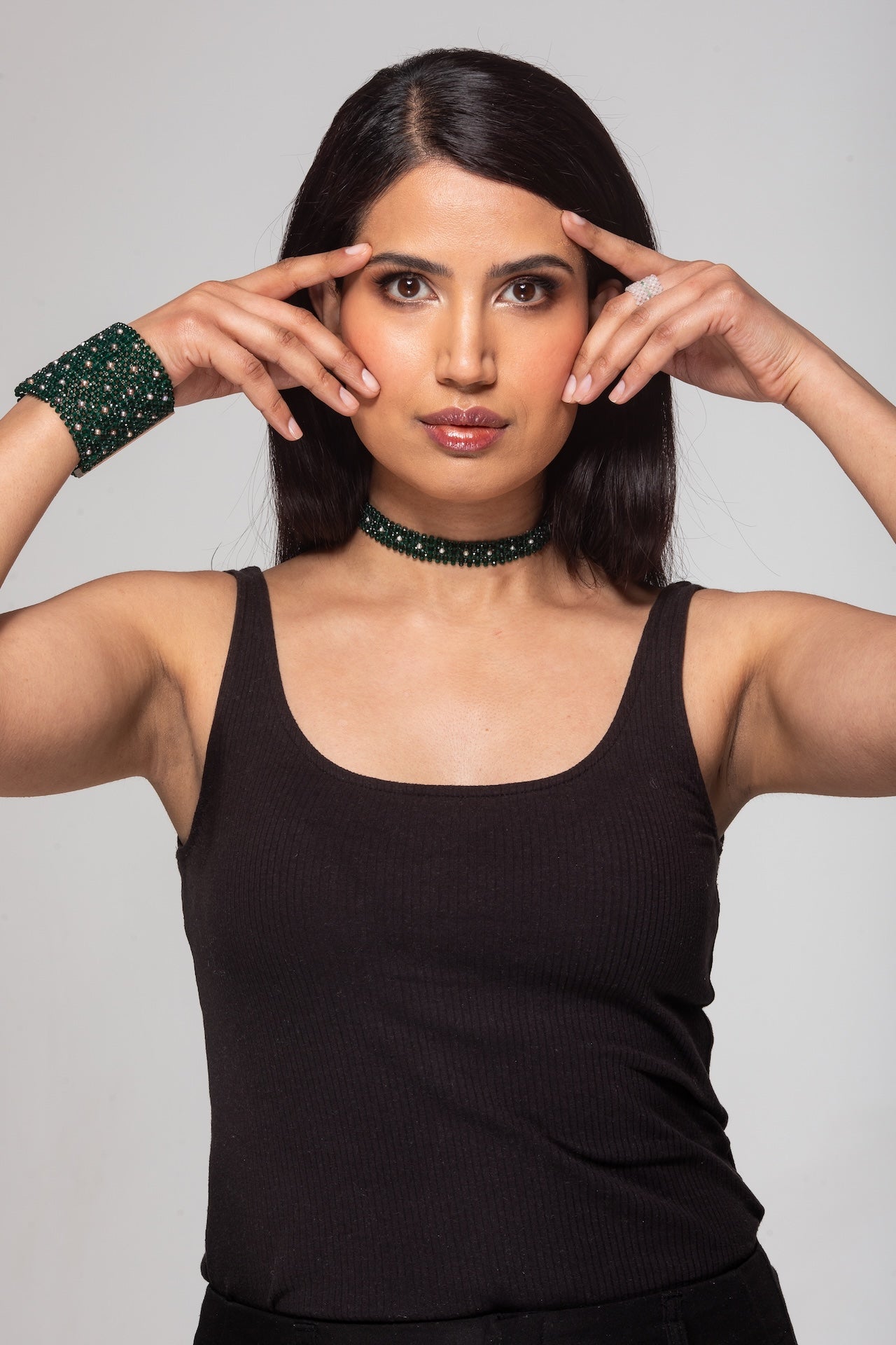 Emerald and pearl choker