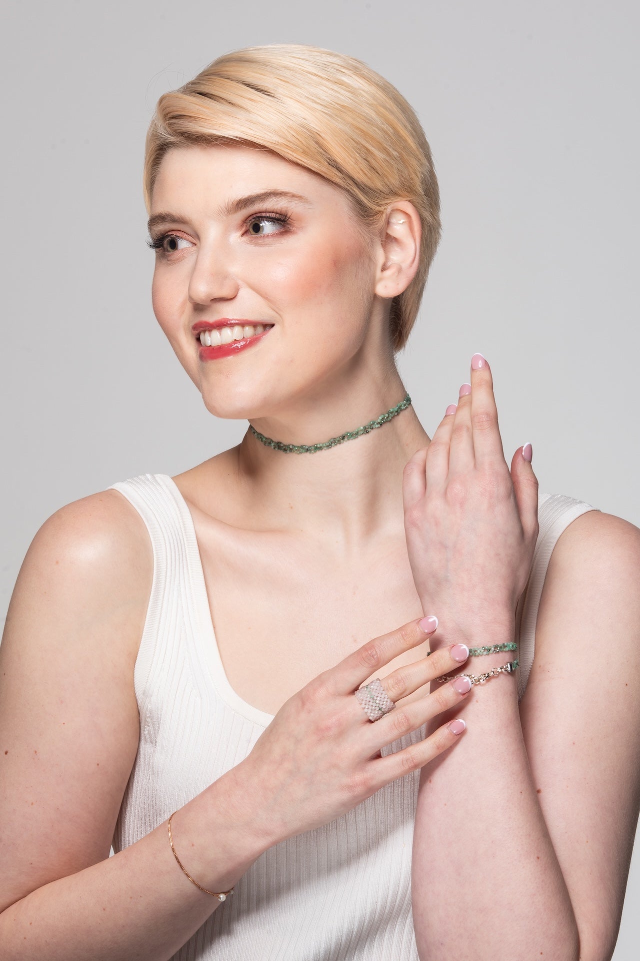 Emerald choker