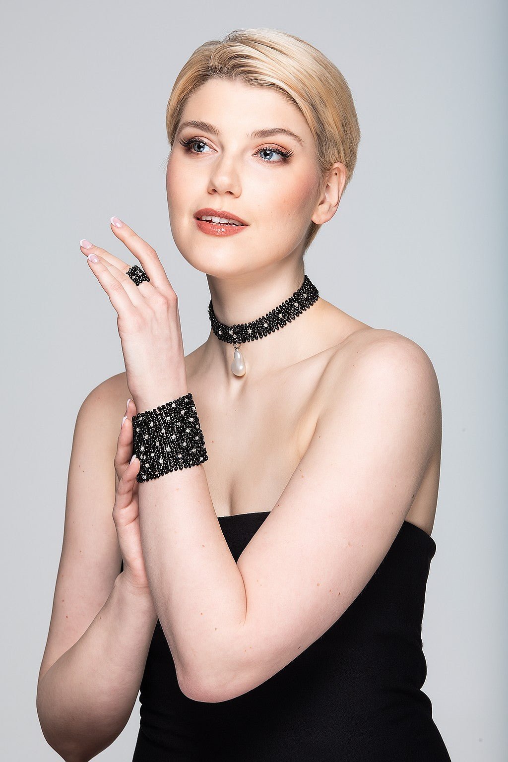 Onyx and pearl Beaded Choker with unique pearl pendant | Handmade by Carla Ciminera
