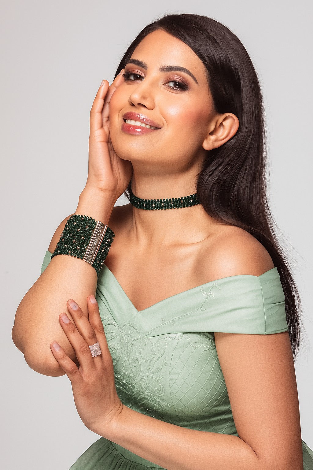 Emerald and pearl choker